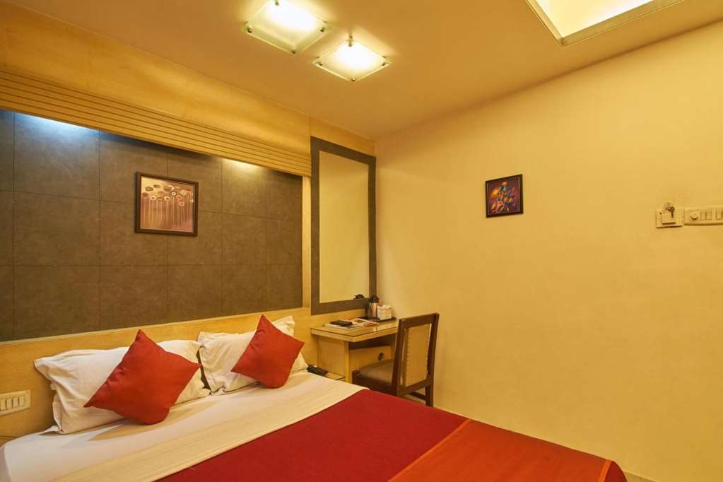 Hotel Aston كولكاتا الغرفة الصورة